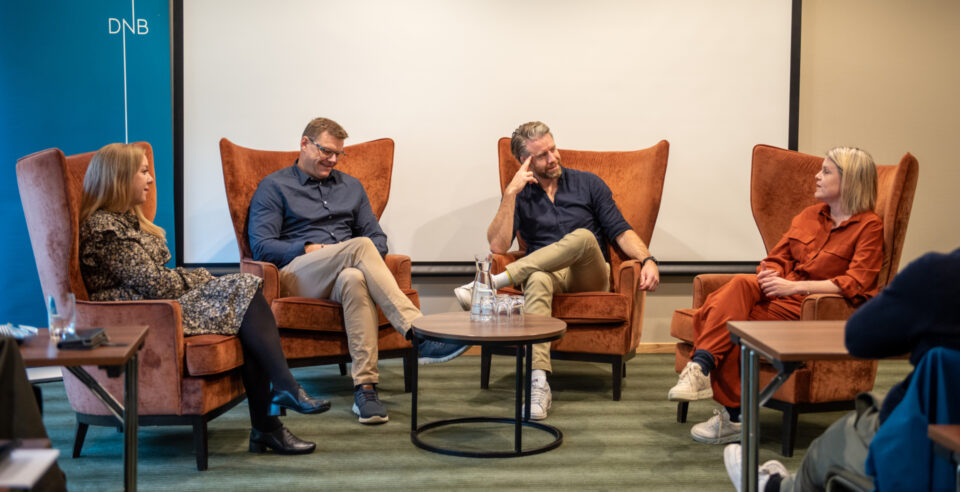 Foto: TV Klipp. Sofaprat mellom NCP, OXYO konferansier Aleksander og Stormdal Ull